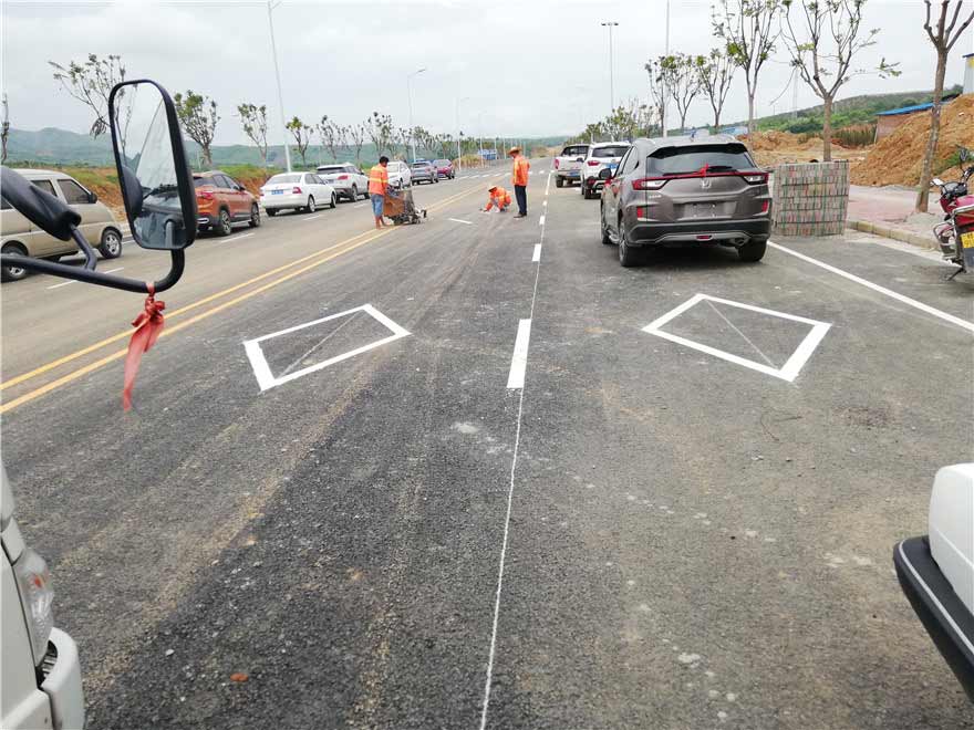 百色市田阳老乡家园市政道路标志标线施工