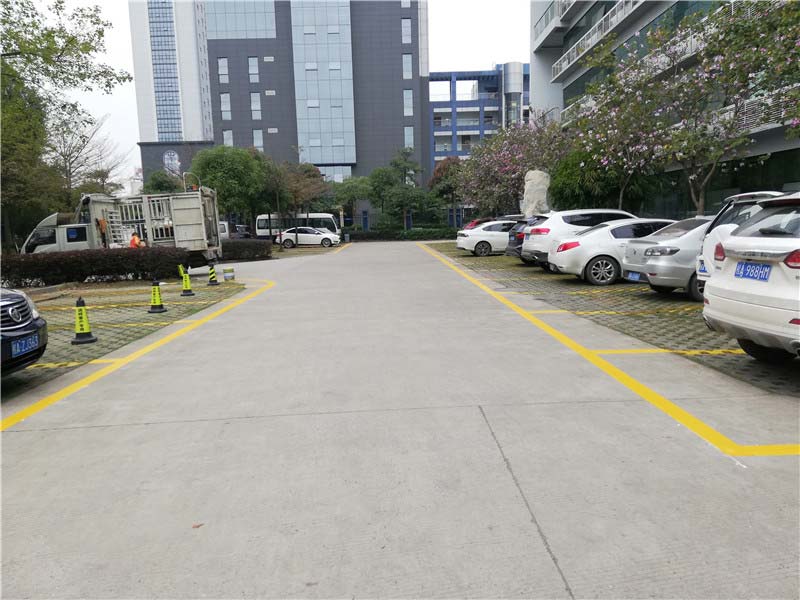 南宁质监局厂区地面划线